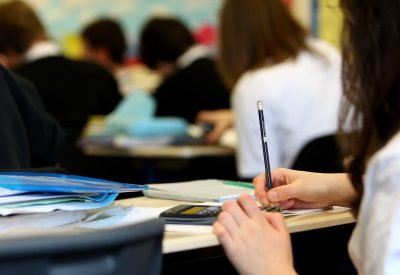 Abramos más facultades de educación y formemos mejor al profesorado