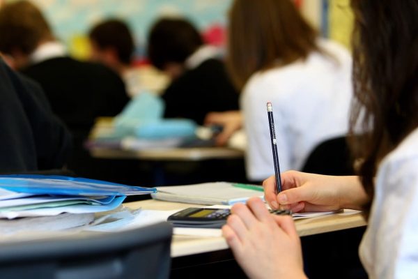 Abramos más facultades de educación y formemos mejor al profesorado