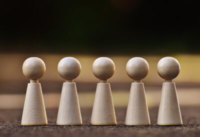 ¿Cómo podría mejorarse la evaluación de los trabajos en grupo?